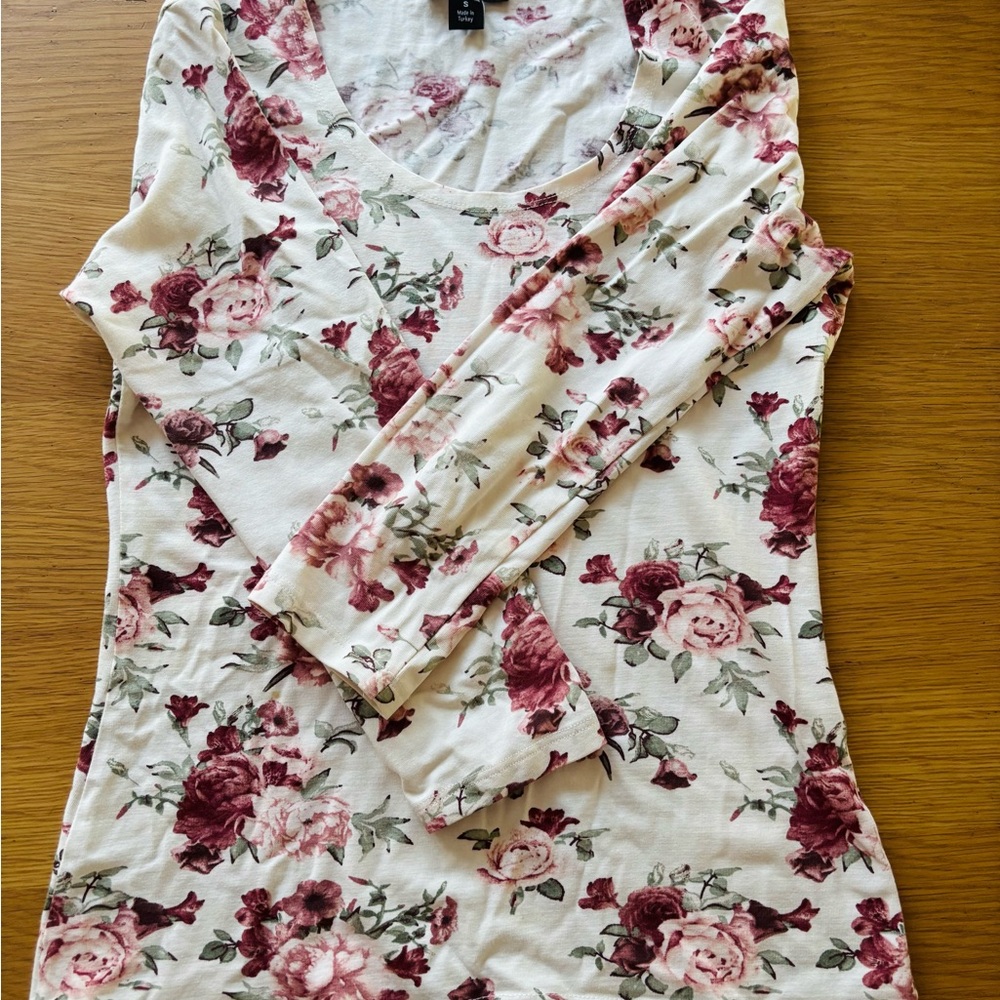 Amisu White and Red Floral Blouse